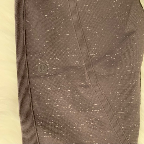 Lululemon Free To Flow Crop 17” Magnum / White Purple Gray Leggings Size 8 - Picture 5 of 15
